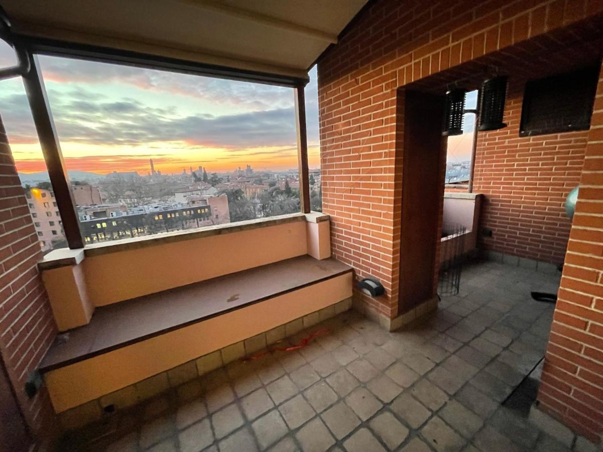 Attico Con Vista Spettacolare E Jacuzzi Apartment Bologna Exterior photo