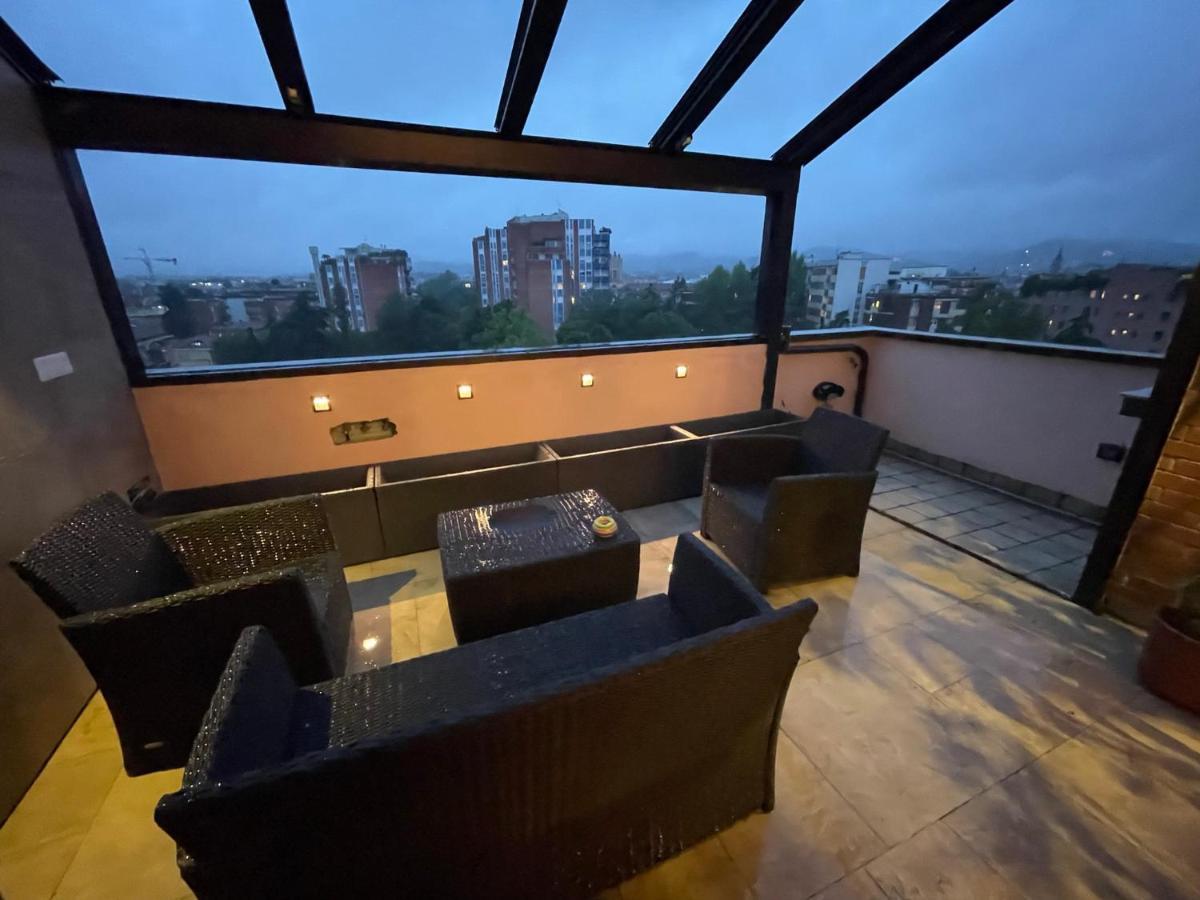 Attico Con Vista Spettacolare E Jacuzzi Apartment Bologna Exterior photo