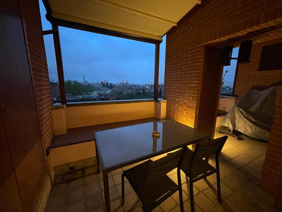 Attico Con Vista Spettacolare E Jacuzzi Apartment Bologna Exterior photo